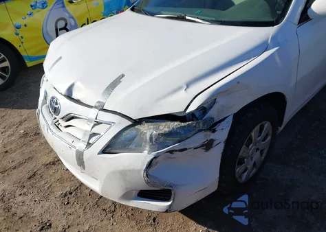 2011 Toyota Camry Le z USA, uszkodzony, nr VIN 4T1BF3EK3BU624207